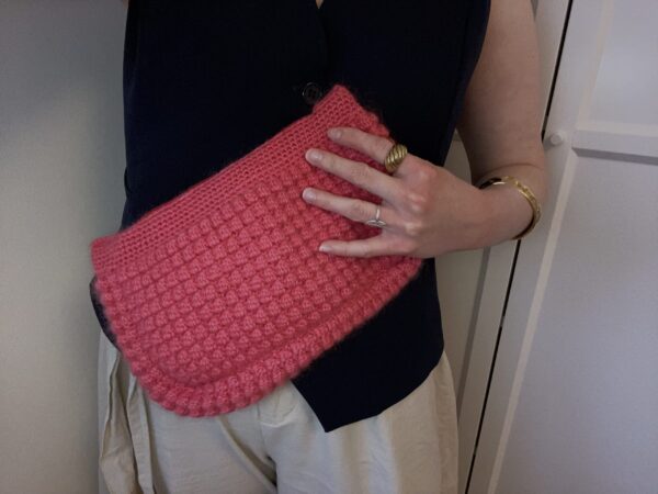 Sarah clutch (bubble clutch)