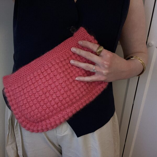 Sarah clutch (bubble clutch)