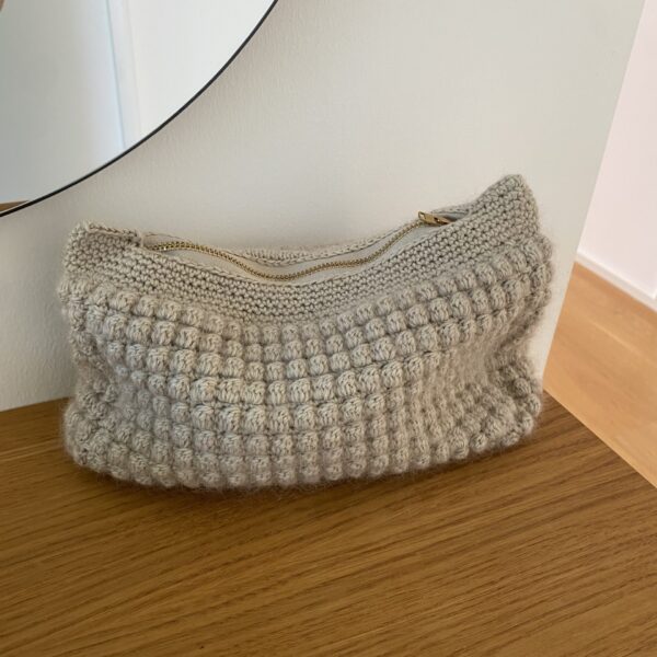 Sarah clutch (bubble clutch)