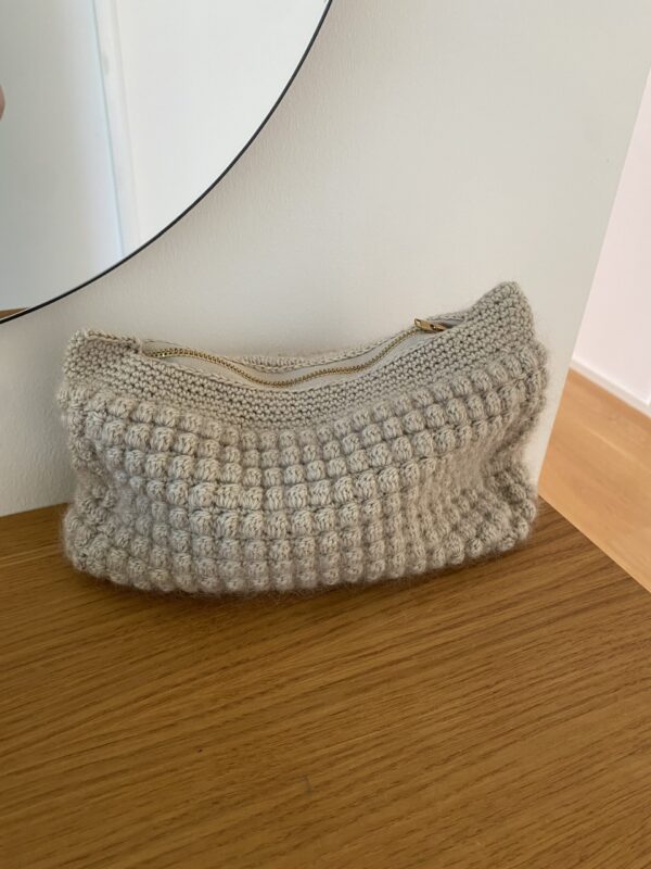 Sarah clutch (bubble clutch)